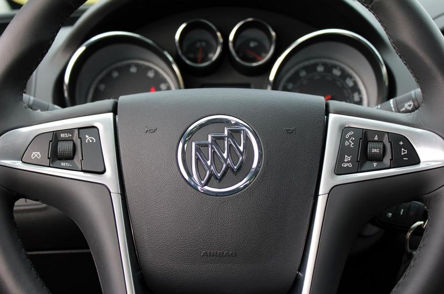  Buick Regal CXL 2011 года  (фото 27 из 47)